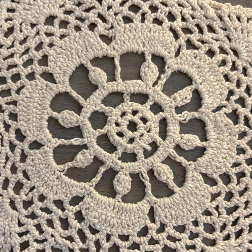 VTG Off-White Hand Crochet Doilies set of 2 - Picture 4 of 7